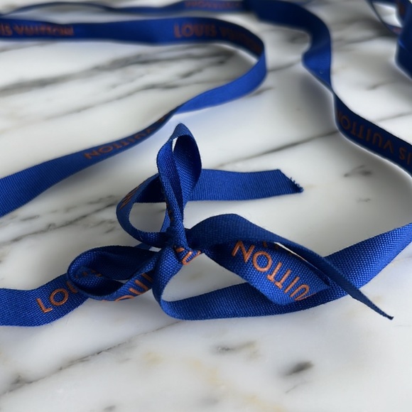 Louis Vuitton Blue Ribbon - Picture 2 of 3